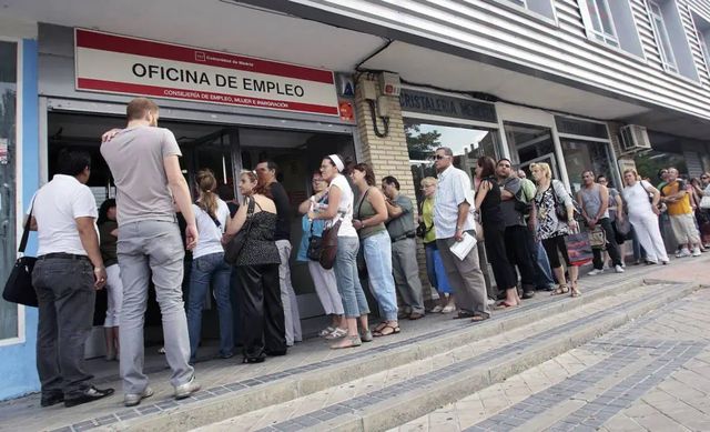 El Ministerio de Trabajo estudiará el aumento de la cuantía en mayores de 52 años que cobran el subsidio por paro