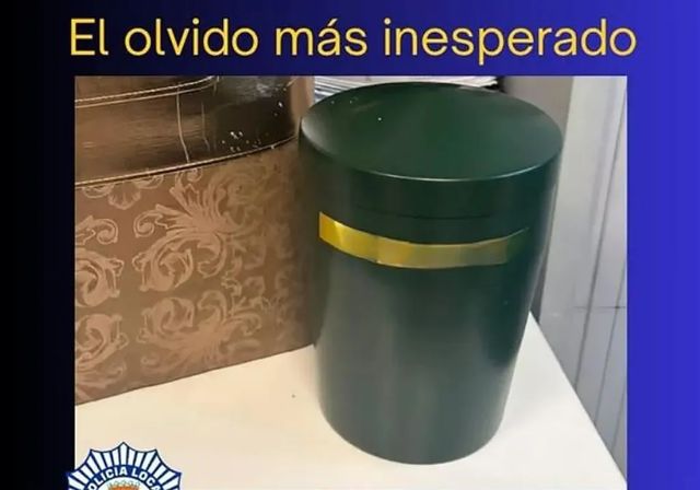 Buscan a los familiares de una urna con cenizas olvidada en un supermercado de Benidorm