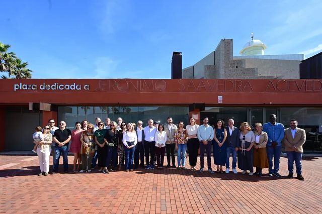 La plaza de la Música de Las Palmas de Gran Canaria ya honra la memoria de Jerónimo Saavedra