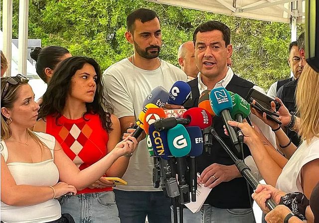 La Junta autoriza el regreso de más de 600 desalojados por el incendio en Almería