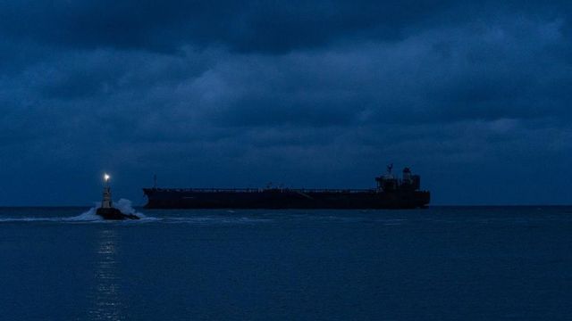 Spania monitorizează în Mediterana un petrolier din flota fantomă a Rusiei. Nava are probleme tehnice