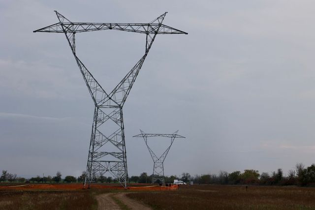 Lucrările la linia electrică aeriană de 400 kV Vulcănești–Chișinău, aproape de finalizare