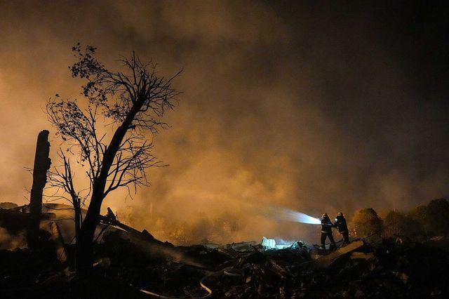 Výbuch v čínské továrně na zábavní pyrotechniku zabil nejméně 21 lidí