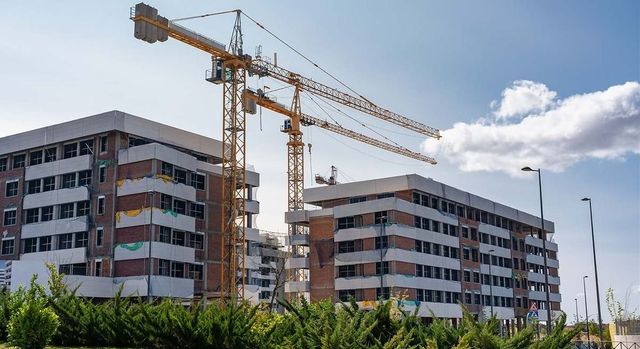 El metro cuadrado escala a 2.093 euros y deja la vivienda a un 0,3% de igualar el máximo de 2008
