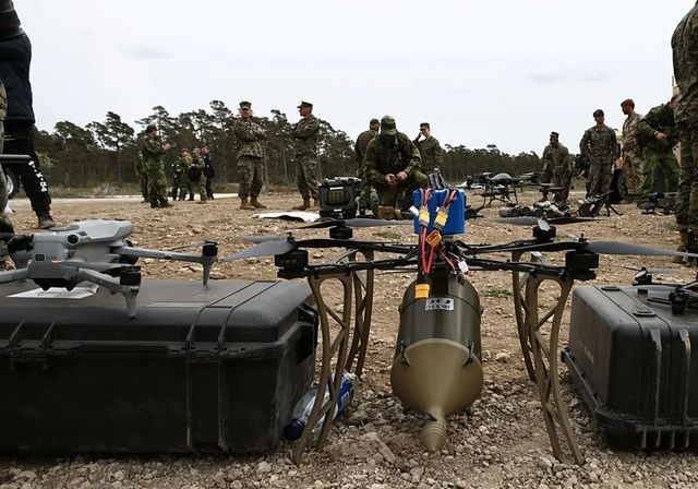 Maniquíes desmembrados, olor a putrefacción y bolsas de cadáveres; así se entrena el ejército sueco para una guerra con Rusia