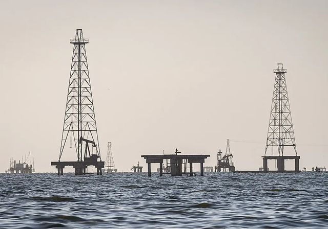 EE UU afianza su liderazgo como principal proveedor de petróleo de España