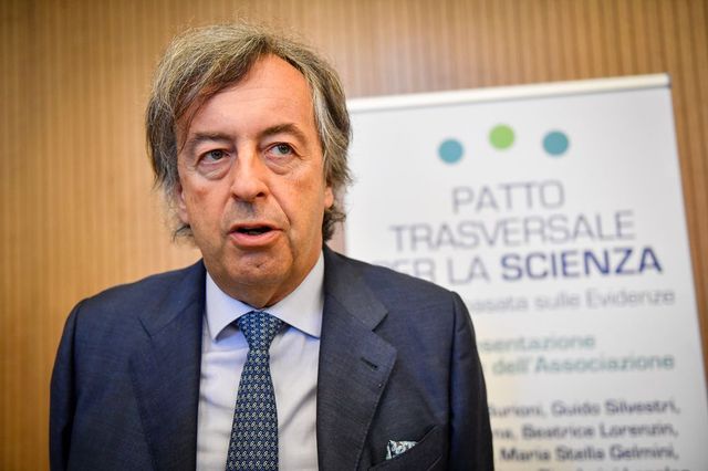 Burioni contro Ilaria Muller, prof della Statale di Milano: «È no vax ma è stata promossa»