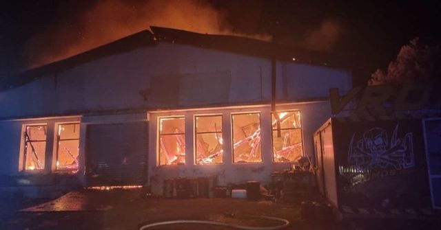 Пожар в складова база в Бургас - Труд