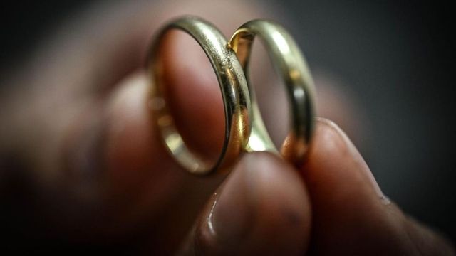 USR propune o lege prin care soția să poată păstra numele soțului fără consimțământul acestuia, în cazul unui divorț