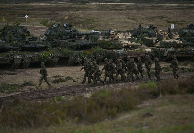 Germania nu s-ar opune dacă Polonia ar trimite Ucrainei tancuri Leopard 2, de fabricație germană