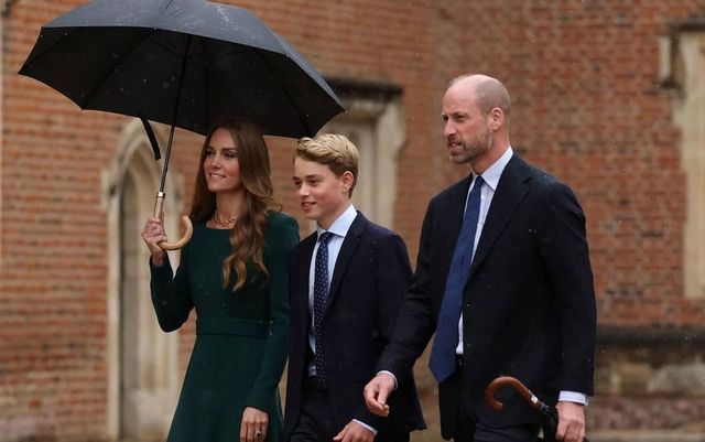 Il principe George al primo giorno di scuola a Eton, come William ed Harry