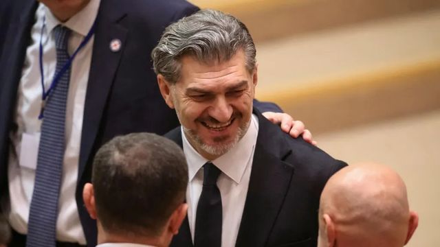 El exbutbolista Mijaíl Kavelashvili elegido nuevo presidente de Georgia en plena crisis política