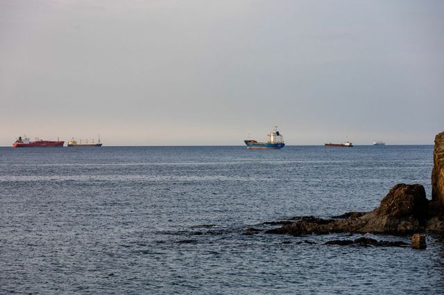 Iranul a amenințat că va închide Strâmtoarea Ormuz ca răspuns la blocada navală anunțată de Statele Unite