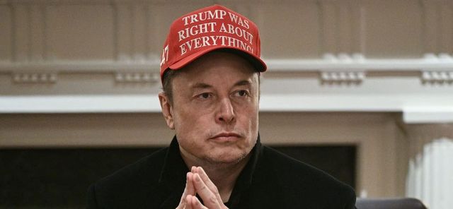 Elon Musk beperelte az Apple-t és az OpenAI-t