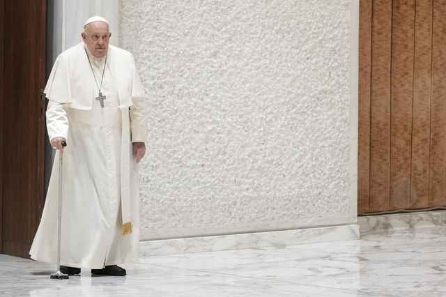 Il Papa raffreddato, domani l'Angelus da Casa Santa Marta