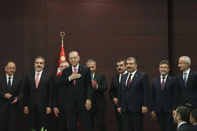 Președintele Recep Erdogan a prezentat noul guvern din Turcia, aproape complet înnoit