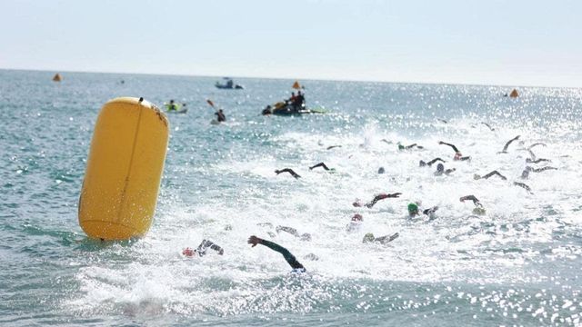 Mueren dos deportistas durante el triatlón de Torremolinos