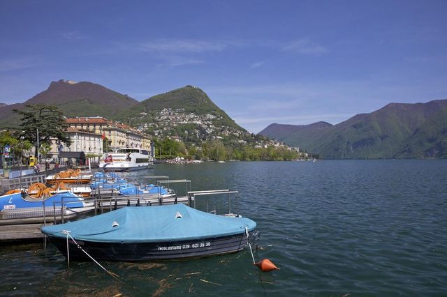 Si tuffa nel lago di Lugano e non riemerge, annegato 23enne