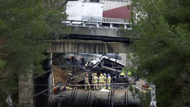 Darunak ütközött egy vonat Spanyolországban, többen megsérültek