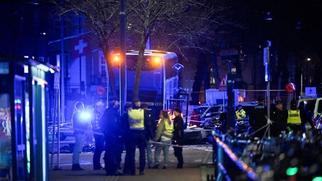 Un autobús arrolla a numerosos peatones y deja varios muertos en Estocolmo