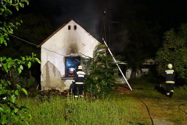 Ketten meghaltak egy leégett házban Adácson