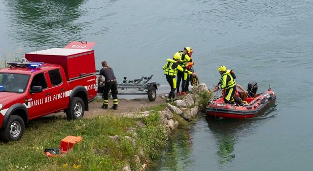 Cassano, 17enne si tuffa nel fiume Adda e non riemerge: ricerche in corso con sommozzatori e droni