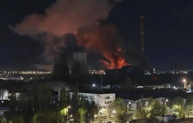Explozie urmată de incendiu la CET Vest din București