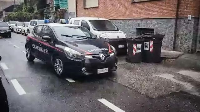 Barista ucciso a coltellate davanti al suo locale nel Bresciano, arrestato un 32enne