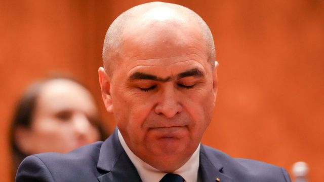 Megbukott a román kormány, a parlament megszavazta a bizalmatlansági indítványt