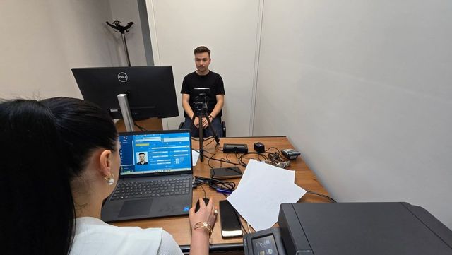 Mai puține cărți electronice de identitate gratuite: Guvernul reduce numărul beneficiarilor