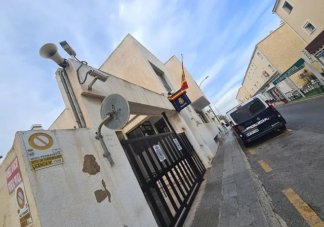 Una menor escapa de una presunta agresión sexual por el balcón de la habitación en Málaga
