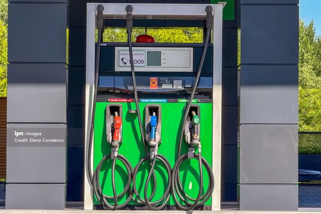 Benzina se scumpește și trece de pragul de 32 de lei pe litru