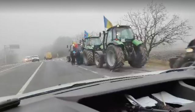 Circulația rutieră pe șoseaua Hîncești din capitală, la intrarea în Chișinău, a fost blocată de agricultori