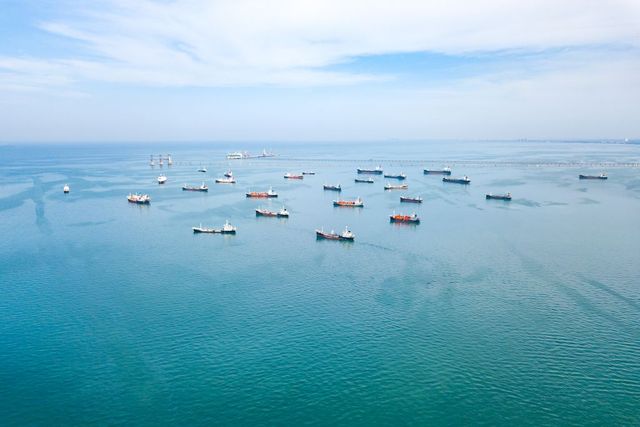 Ce efecte va avea decizia lui Trump de a ridica sancțiunile pentru 140 de milioane de barili de petrol iranian. Există și un pericol