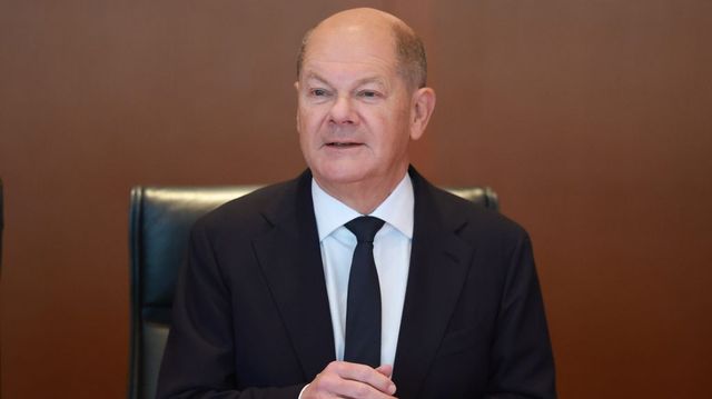 Olaf Scholz beszélt Vlagyimir Putyinnal, és kemény követeléssel állt elő