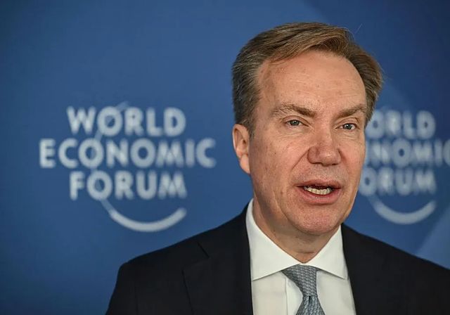 Dimite el presidente del Foro de Davos por sus vínculos con Epstein