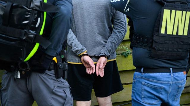 Május végéig letartóztatásban maradhat a Szőlő utcai javítóintézet volt igazgatója és az élettársa