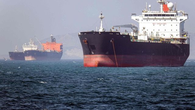 Maersk, 'una nostra nave ha lasciato Hormuz sotto scorta militare Usa'