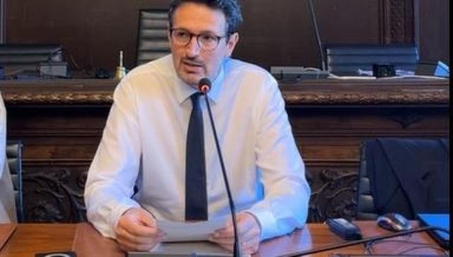 Armi per Israele, la rivolta di portuali e sindaco di Ravenna blocca il carico