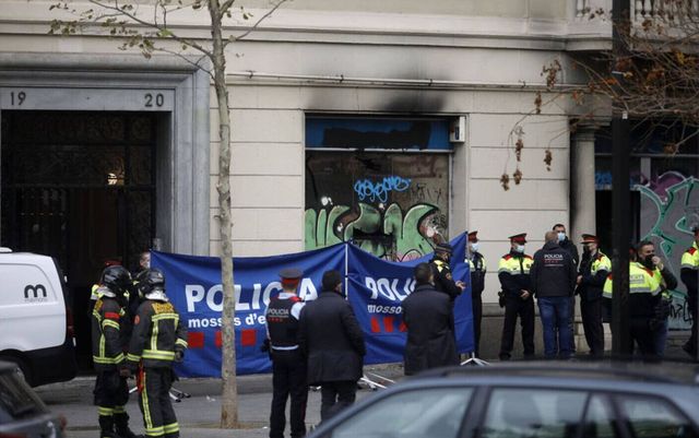 Români morți într-un incendiu devastator, în fostul sediu al unei bănci din Barcelona