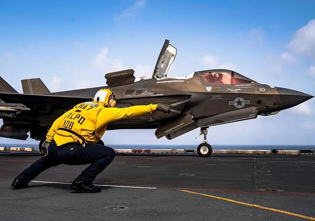 Trump retira de la OTAN la mitad de sus bombarderos, un tercio de los cazas y todos los submarinos