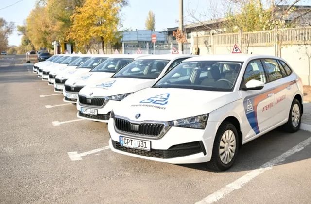 Instructorul auto va putea participa la proba practică pentru obținerea permisului de conducere