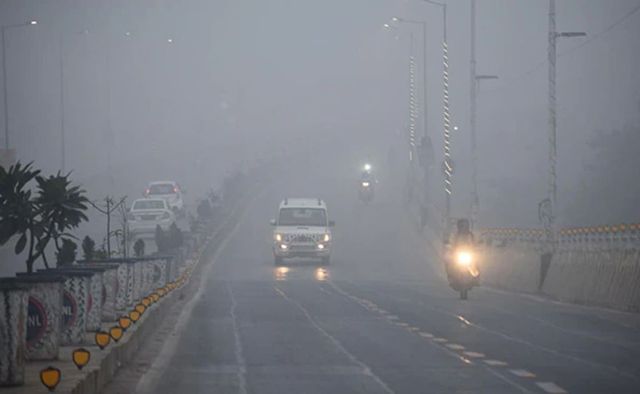 Dense Fog Continues To Blanket Delhi, Over 100 Flights, 27 Trains Delayed