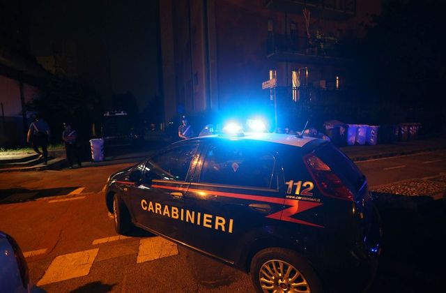 Milano, cavo d’acciaio teso su strada: un arresto