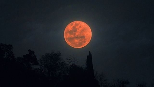 Lunar eclipse 2026 Live: Moon to turn blood-red for over an hour
