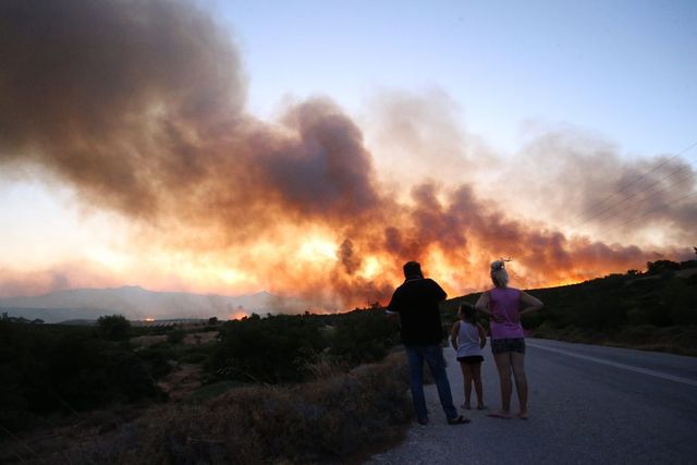 Turiștii români sunt avertizați cu privire la călătoriile în Grecia. Risc crescut de incendii de vegetație