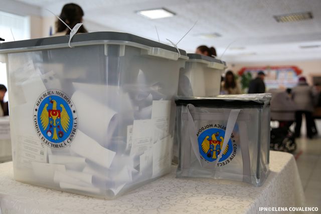 Votare prelungită la două secții din România și una din Franța