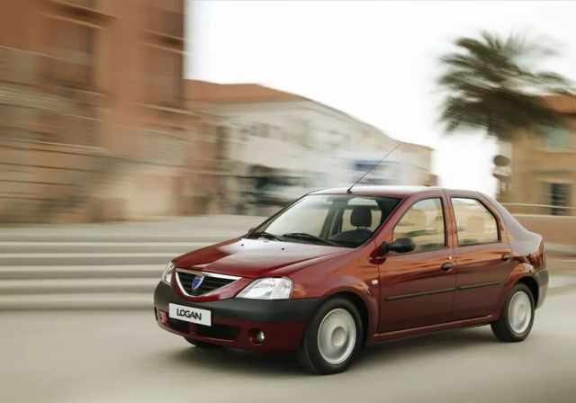 Louis Schweitzer, un guardia civil, y el Dacia Logan