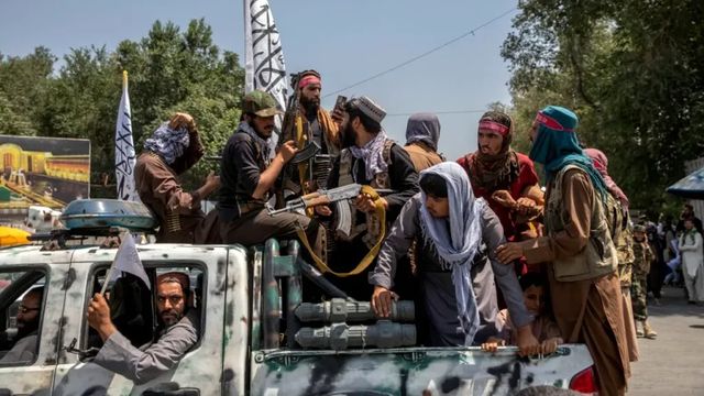 Lupte pe graniță între armata Pakistanului și Afganistanului, talibanii spun că au ucis 58 de inamici