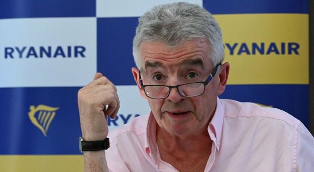 Ryanair, allarme carburante: «Scorte di cherosene non garantite per giugno, si rischia lo stop a partire dal Regno Unito»